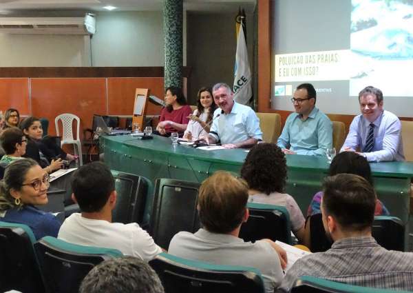 Mesa de autoridades na abertura da série de debates Diálogos Ambientais