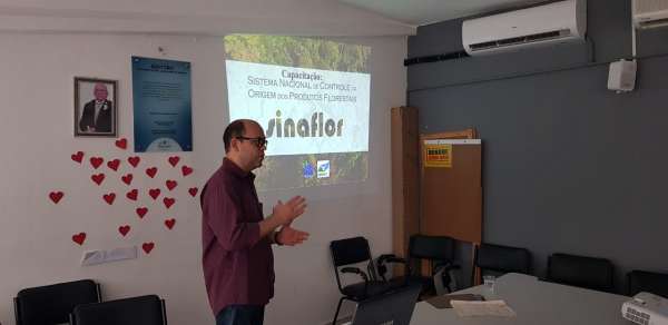 Técnico da Semace em palestra do Sinaflor Itinerante