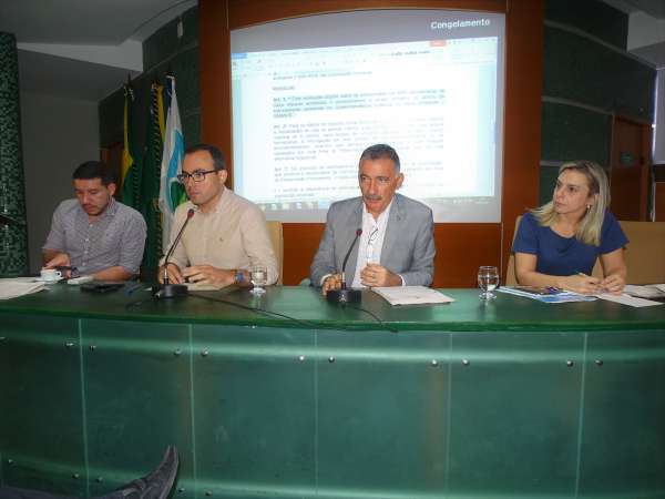 Mesa dirigente da reunião do Coema