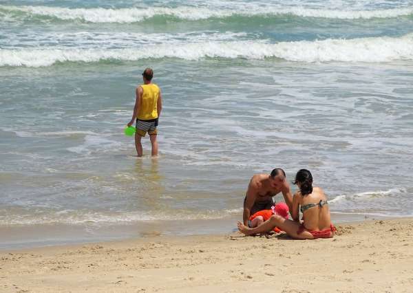 Banhistas na Praia do Futuro