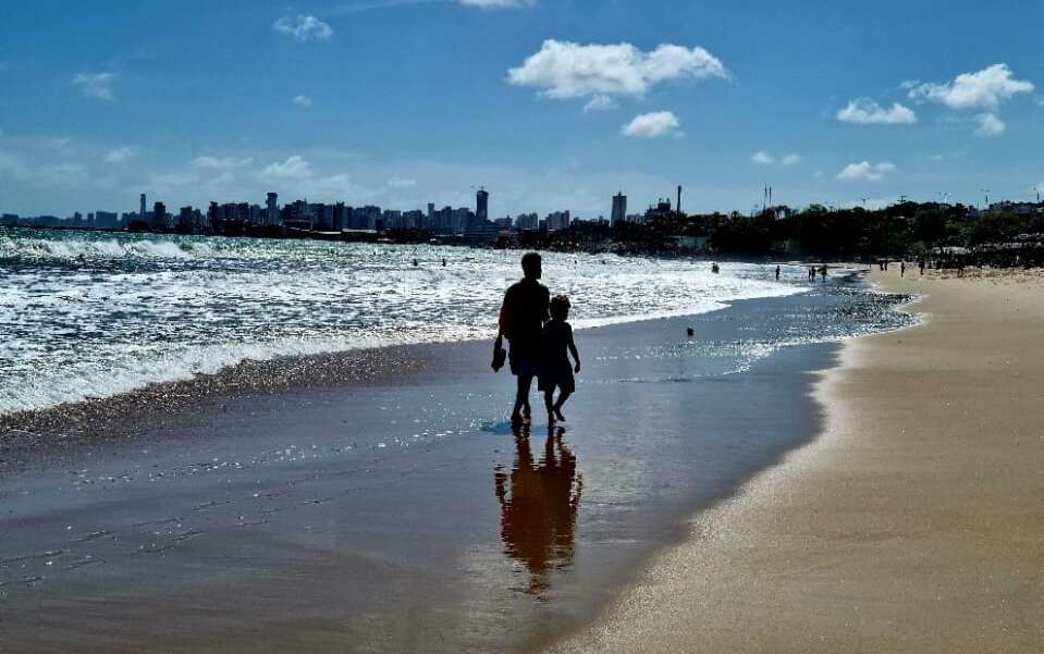 Fortaleza tem oito trechos de praia próprios para banho neste fim de semana