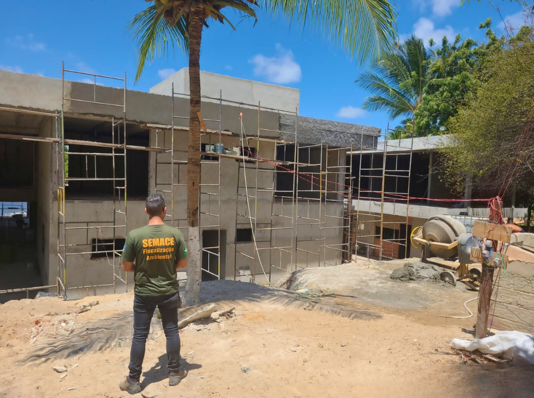 Semace embarga obras ilegais e aplica R$ 1 milhão em multas na APA da Lagoa do Uruaú
